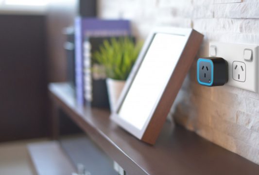 Oomi Z-Wave Smart Plug-In Outlet with Energy Metering